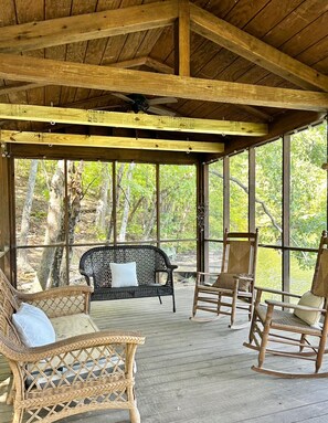 Terrace/patio - Lake Martin, AL
43 min to Auburn University & Jordan-Hare Stadium (Dadeville)