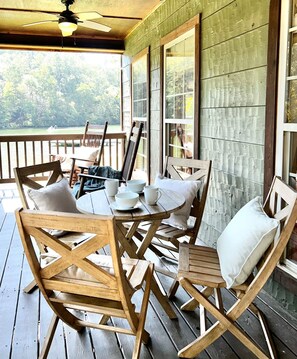 Outdoor dining - Lake Martin, AL
43 min to Auburn University & Jordan-Hare Stadium (Dadeville)