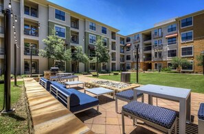 Outdoor dining - The Frisco Oasis (Frisco)