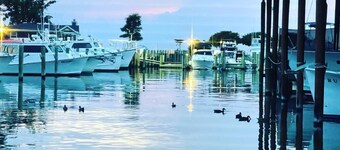 Chesapeake Houseboat Getaway on Kent Island, Maryland