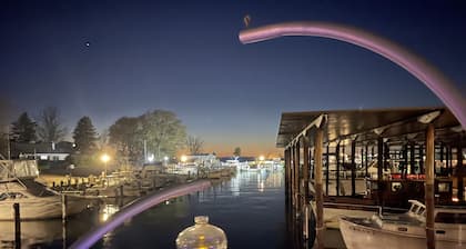 Chesapeake Houseboat Getaway on Kent Island, Maryland