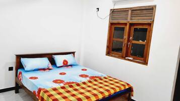 5 kamar tidur, setrika/meja setrika, dan Wi-Fi gratis