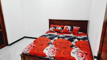 5 bedrooms, iron/ironing board, free WiFi
