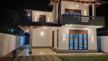 Villa | Exterior