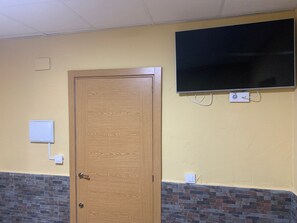 Kamar Double Superior | Seprai premium, selimut bulu angsa, busa memori, dan kedap suara