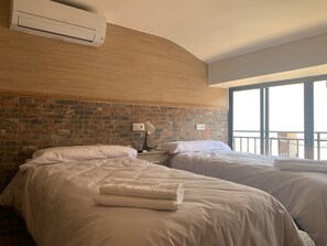 Standard Double Room | Premium bedding, down duvets, memory-foam beds, soundproofing - Hostal Valdeverdeja (Valdeverdeja)
