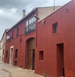 Front of property - Hostal Valdeverdeja (Valdeverdeja)