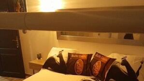 Comfort-huone, 1 keskisuuri parisänky, pääsy uima-altaalle, näköala puutarhaan