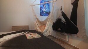 Kamar Comfort, 1 Tempat Tidur Queen, akses ke kolam renang, pemandangan kebun | Seprai premium dan didekorasi berbeda-beda