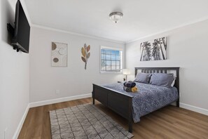 Desk, iron/ironing board, WiFi, bed sheets - 5 Star Stay*Gated Community*Fast Wifi (Dallas)