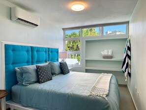 6 bedrooms, desk, iron/ironing board, travel crib