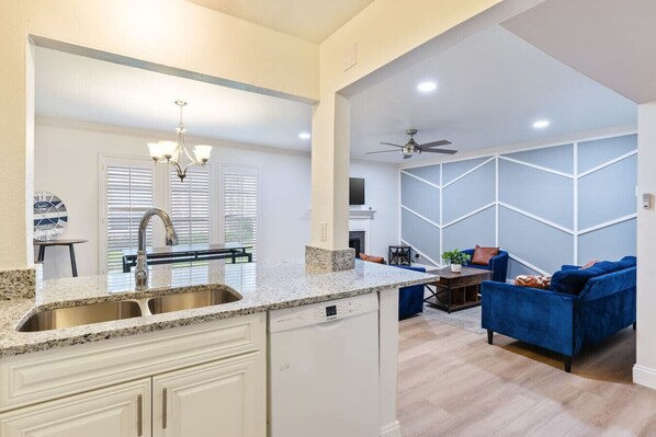 Interior - North Dallas Gem - Gated Community - Fast Wifi (Dallas)