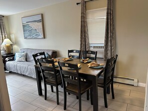 Casa familiare, 2 camere da letto, cucina, al piano terra | Sala da pranzo