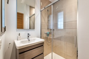 Bathtub, hair dryer, towels - Jardines - Acoran 2.5 RESERVE NATURE VIEW 1B (Arona)