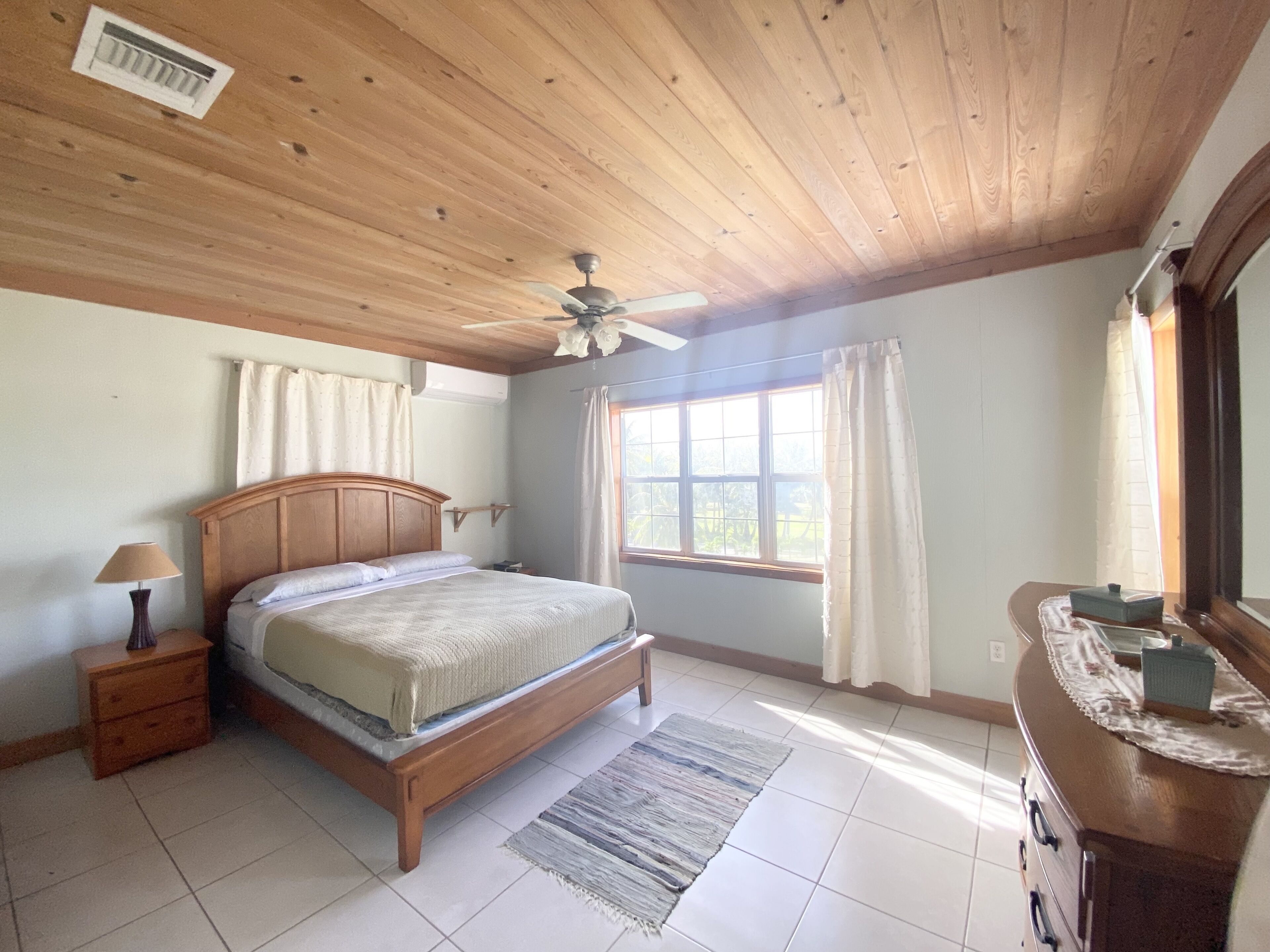 4 bedrooms, WiFi, bed sheets