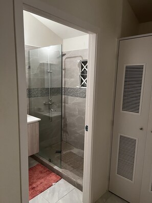 Shower, towels, soap, shampoo - Comfy two-bedroom house in Camelot Village, Discovery Bay. (Discovery Bay)