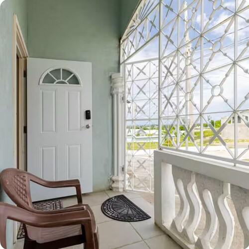 Comfy two-bedroom house in Camelot Village, Discovery Bay.