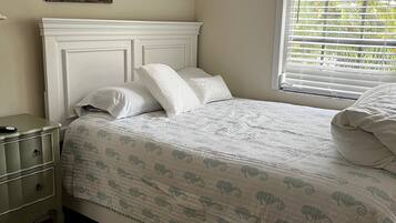 3 bedrooms, in-room safe, desk, free WiFi