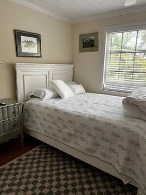 3 bedrooms, in-room safe, desk, free WiFi