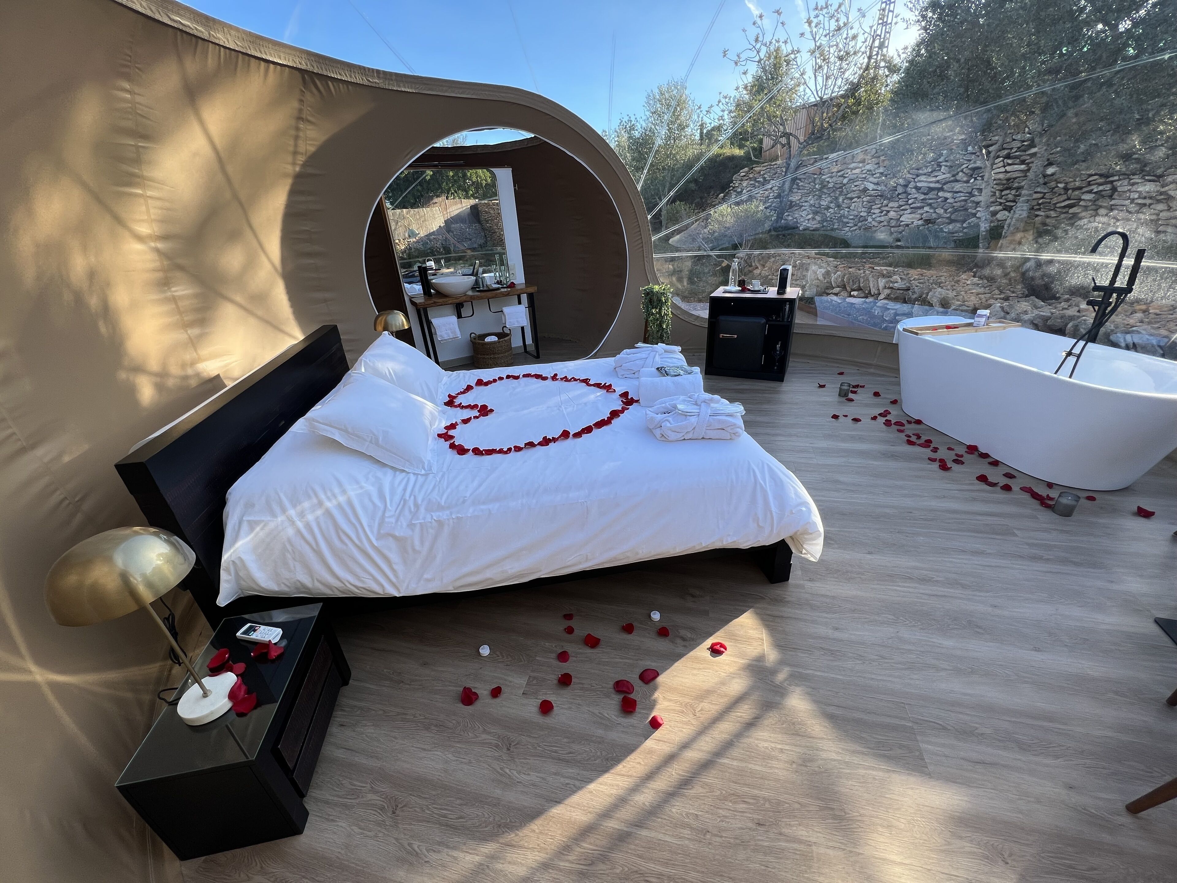 1 bedroom, premium bedding, down duvets, free minibar