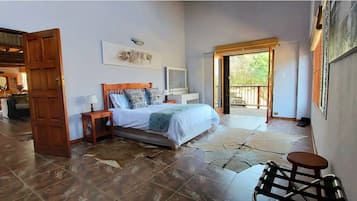 5 bedrooms, iron/ironing board, WiFi, bed sheets