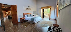 5 bedrooms, iron/ironing board, WiFi, bed sheets