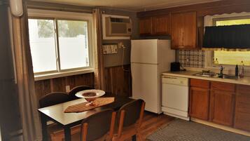 Apartment, 2 Bedrooms, Accessible | Private kitchen
