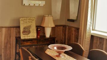 Apartment, 2 Bedrooms, Accessible | Dining