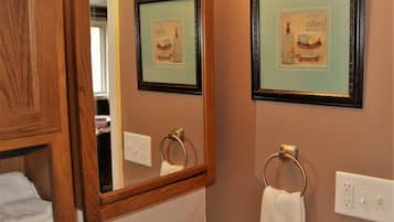 Apartment, 2 Bedrooms, Accessible | Bathroom