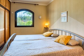3 bedrooms, iron/ironing board, free WiFi, bed sheets