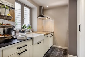Fridge, microwave, oven, stovetop - 5 Sterren Vakantiewoning Bibi Tongeren (Tongeren)