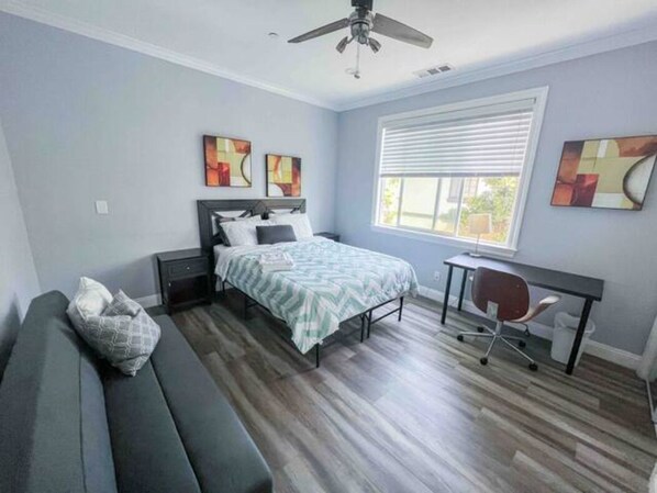 4 bedrooms, iron/ironing board, WiFi, bed sheets