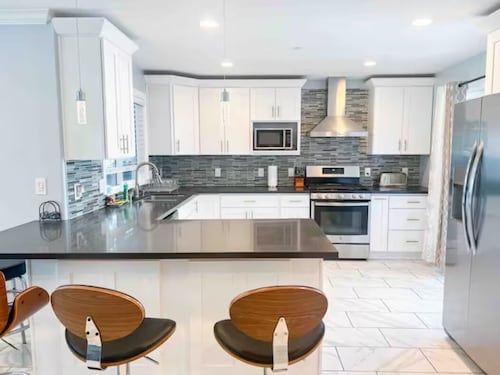 Spacious 4 Bed/ 4 Bath 2300ft Home Centrally-Located in heart of Silicon Valley