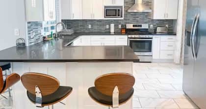 Spacious 4 Bed/ 4 Bath 2300ft Home Centrally-Located in heart of Silicon Valley