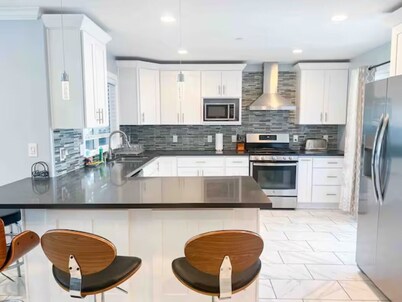 Spacious 4 Bed/ 4 Bath 2300ft Home Centrally-Located in heart of Silicon Valley