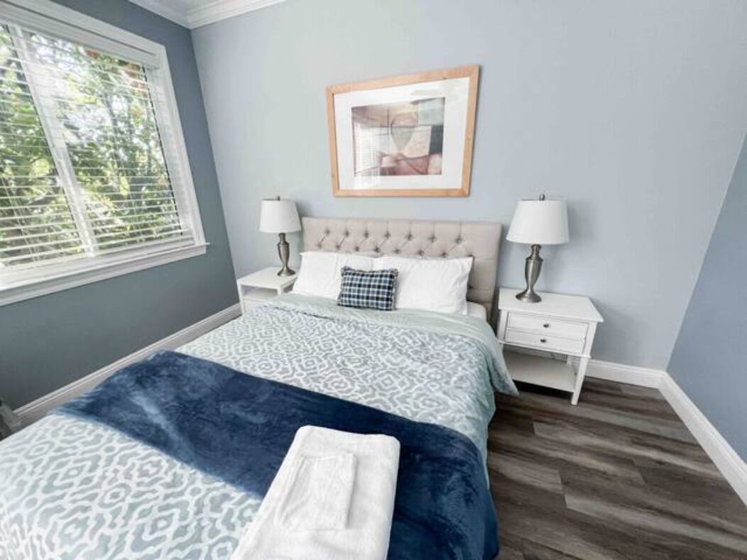 4 habitaciones, tabla de planchar con plancha, wifi y ropa de cama 