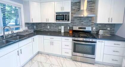 Spacious 4 Bed/ 4 Bath 2300ft Home Centrally-Located in heart of Silicon Valley