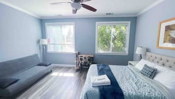 4 bedrooms, iron/ironing board, WiFi, bed sheets