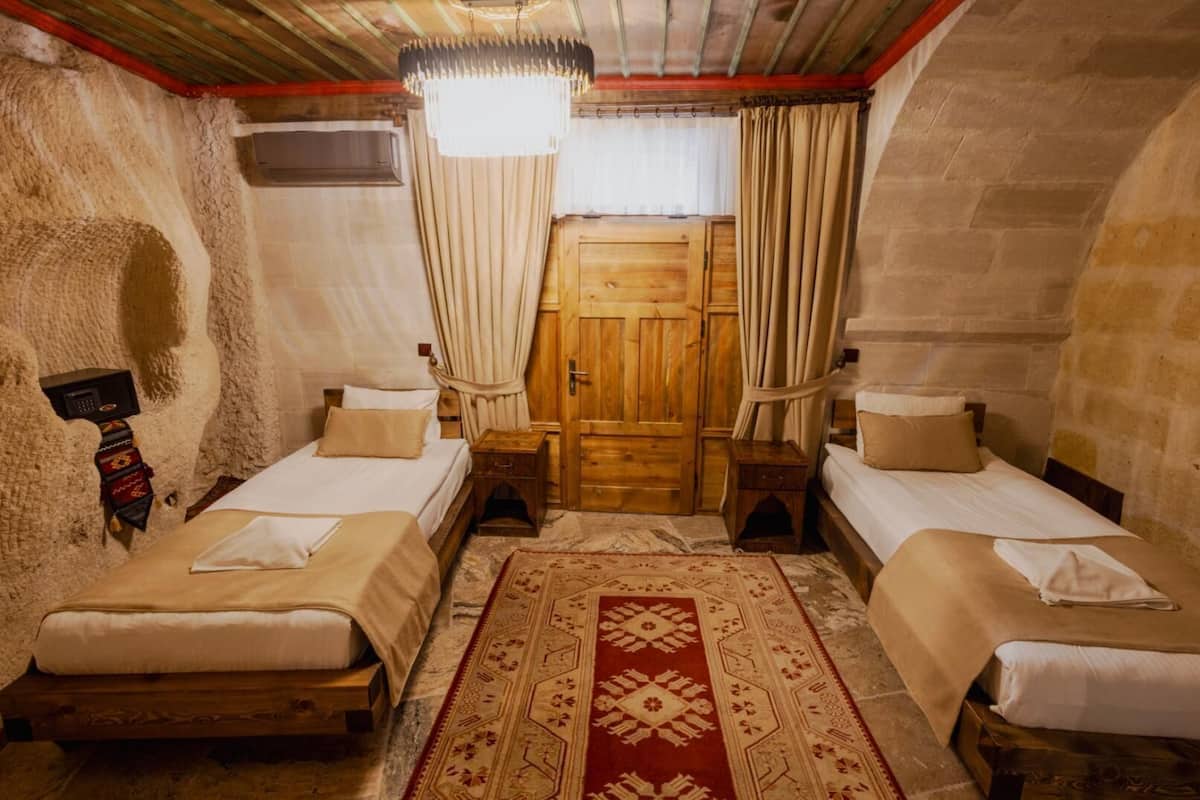 ห้องดีลักซ์สำหรับสี่ท่าน | ผ้าปูที่นอนฝ้ายอียิปต์, เครื่องนอนระดับพรีเมียม, ผ้านวมขนเป็ด