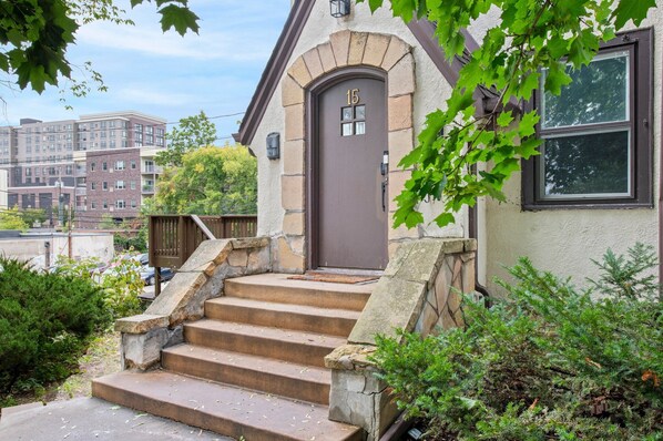 Exterior detail - At Home Feel Apt Close to University and Tram Stop, Garage and Patio incl (Minneapolis)