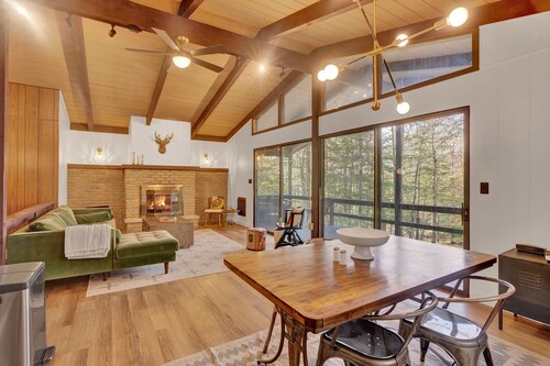 Stylish Cabin in Poconos Resort - Indoor/Outdoor Pools, Lakes, Kayaks, and more!