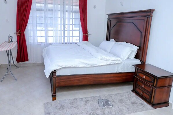 4 Schlafzimmer, Bügeleisen/Bügelbrett, WLAN, Bettwäsche