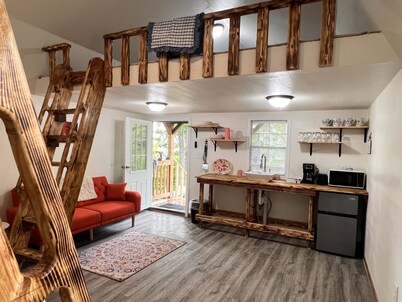 Cozy little cabin for two or you can bring the whole crew 