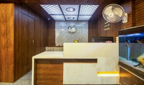 Reception - Itsy Hotels Yogeshwara Grand (Hyderabad)