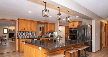 🔥 Pool + Hot Tub + Sauna | Fargo’s Ultimate Stay