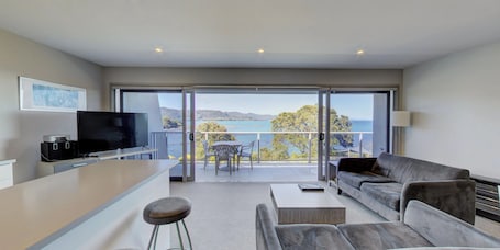 Luxury 2 Bedroom Apartment. Te Kaha Beach Hotel