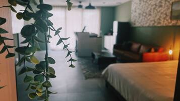 1 habitación, tabla de planchar con plancha, cuna de viaje y wifi