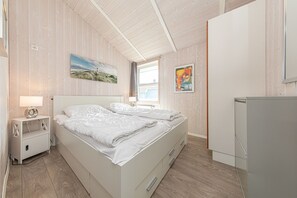 6 bedrooms, iron/ironing board, travel crib, free WiFi - Baltic View - Komfortables, Sehr Strandnahes Ferienhaus mit Whirlpool und Sauna (Brodersby)