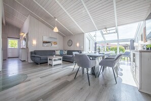 Dining - Baltic View - Komfortables, Sehr Strandnahes Ferienhaus mit Whirlpool und Sauna (Brodersby)