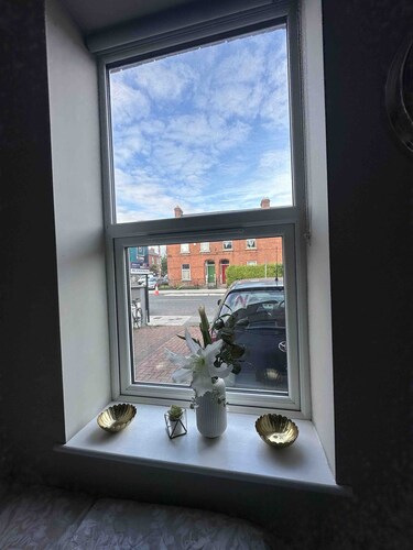 Private Cosy Studio w/ Amazing Location - Walking Distance From City Center!